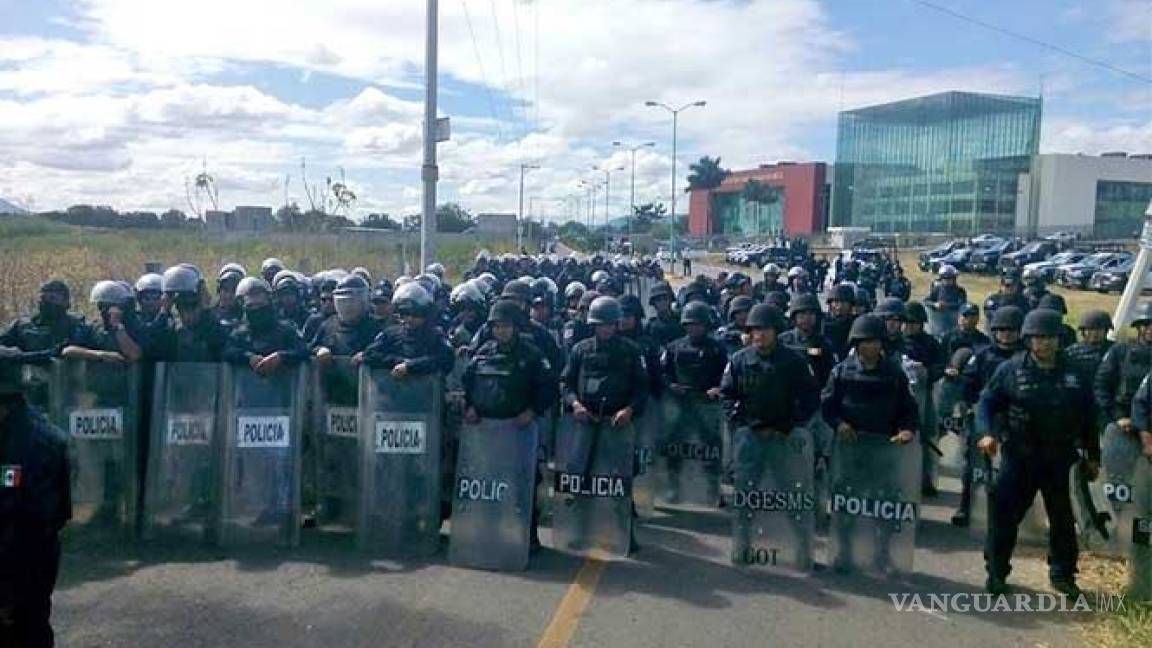 Policía Estatal y Federal vigila manifestación de maestros en Oaxaca