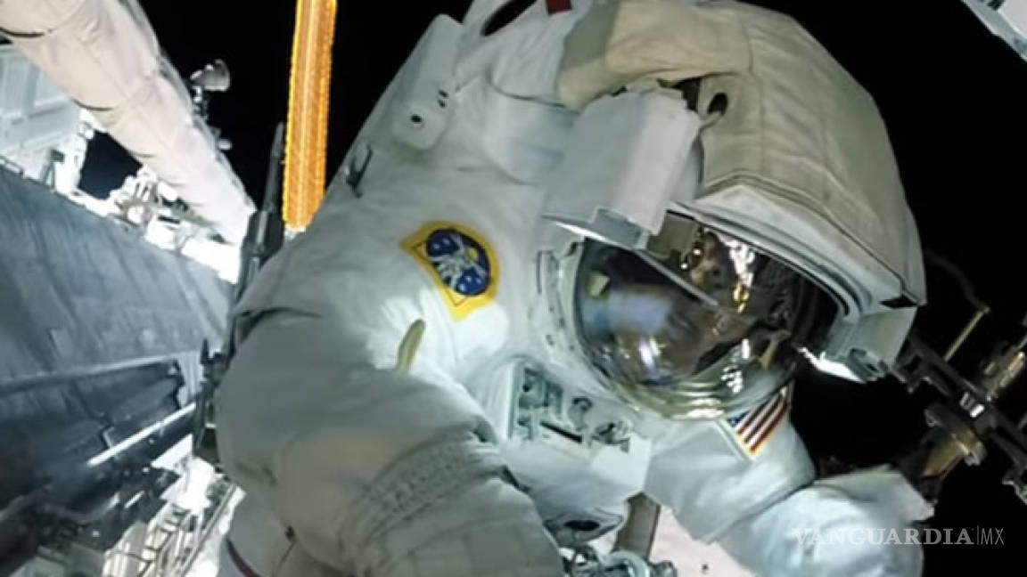Lo que ve un astronauta en una caminata espacial