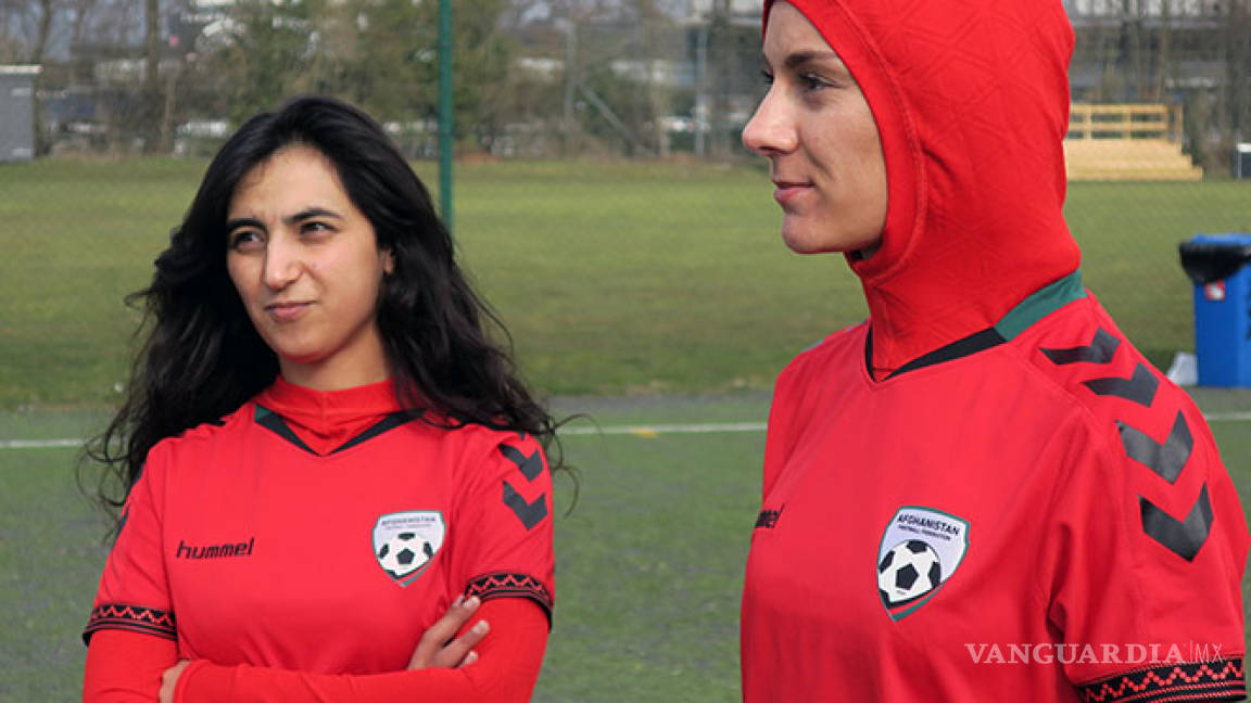 Integran hiyab a uniforme de la selección femenil de Afganistán