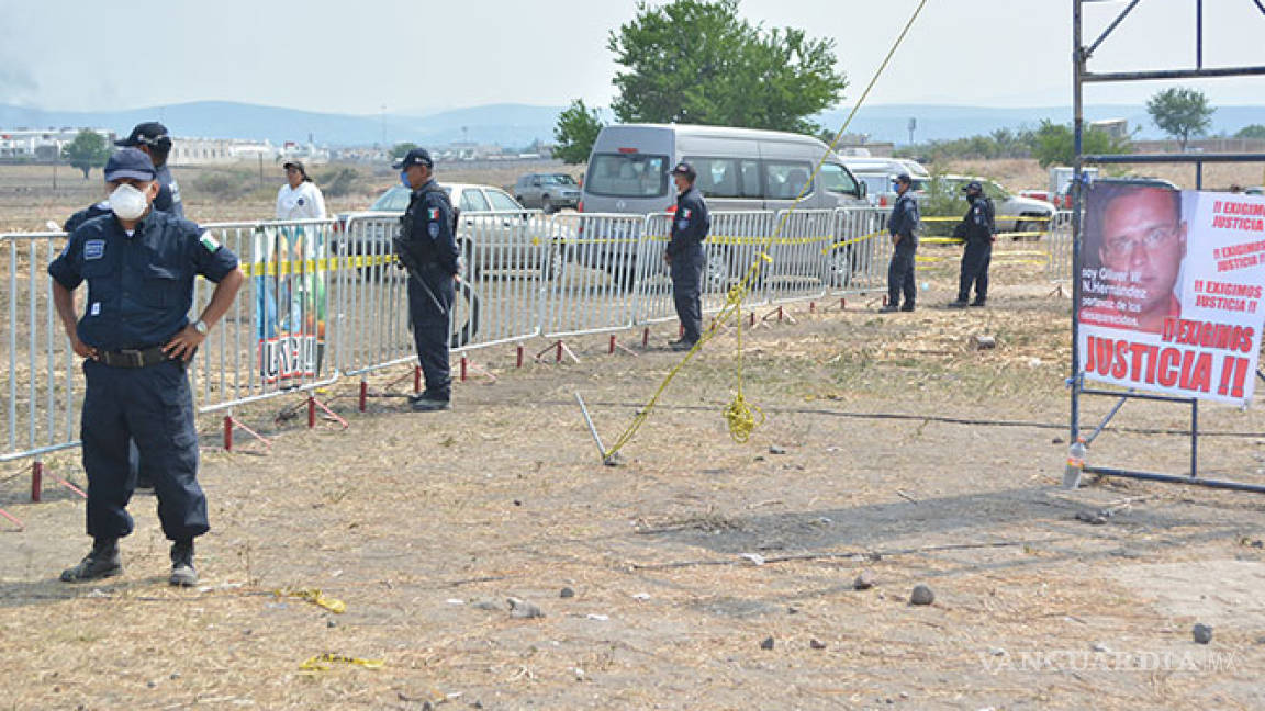 Suman 45 cuerpos exhumados de fosas en Tetelcingo