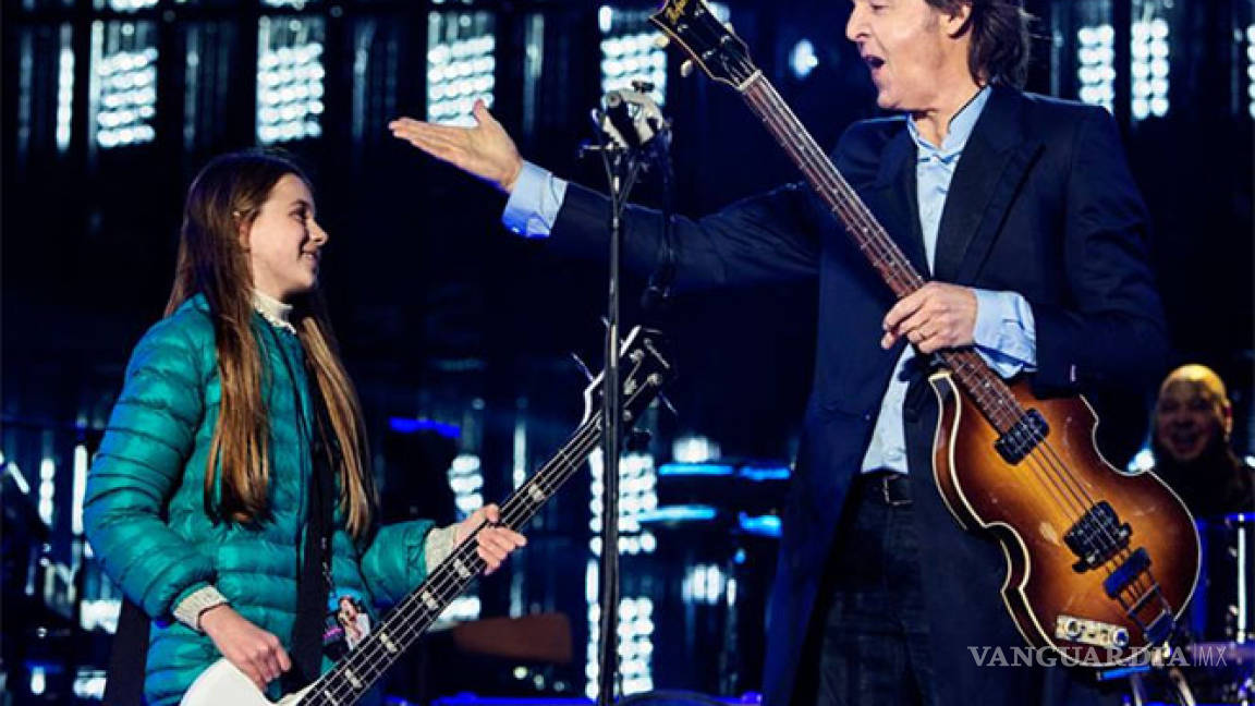 Niña de 10 años toca con Paul McCartney en Argentina