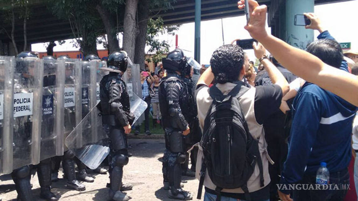 Se desata enfrentamiento entre granaderos y maestros de la CNTE en Morelia
