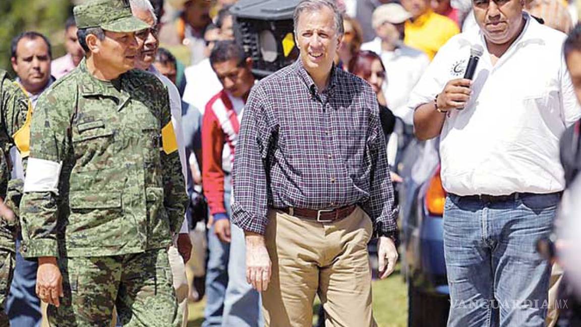 Entrega Sedesol ayuda en Veracruz tras 'Earl'