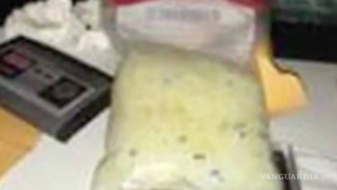 $!Confunden arena para gatos con metanfetamina