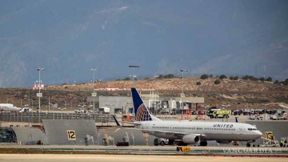 Amenaza contra avión obliga aterrizaje en Los Ángeles