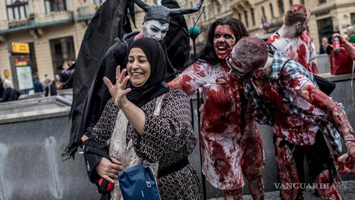 $!Zombies recorren Praga en homenaje a George A. Romero