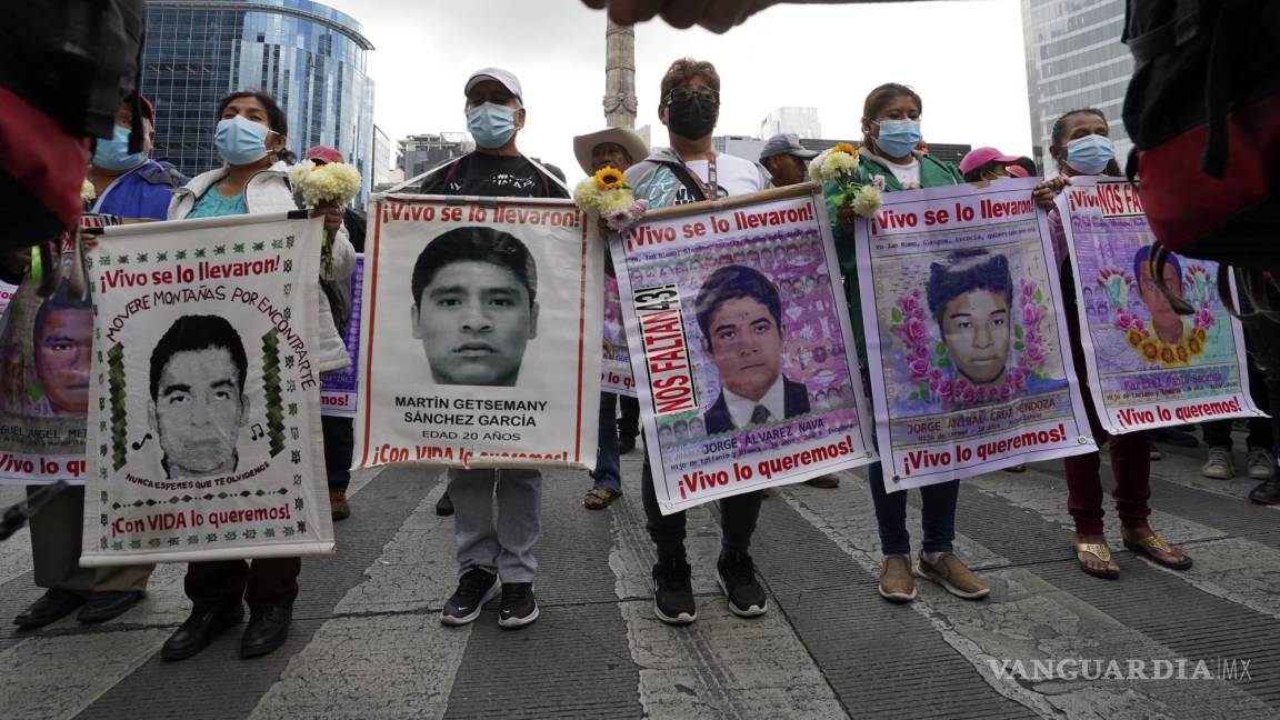Dictan auto de formal prisión a 8 militares por desaparición forzada en caso Ayotzinapa