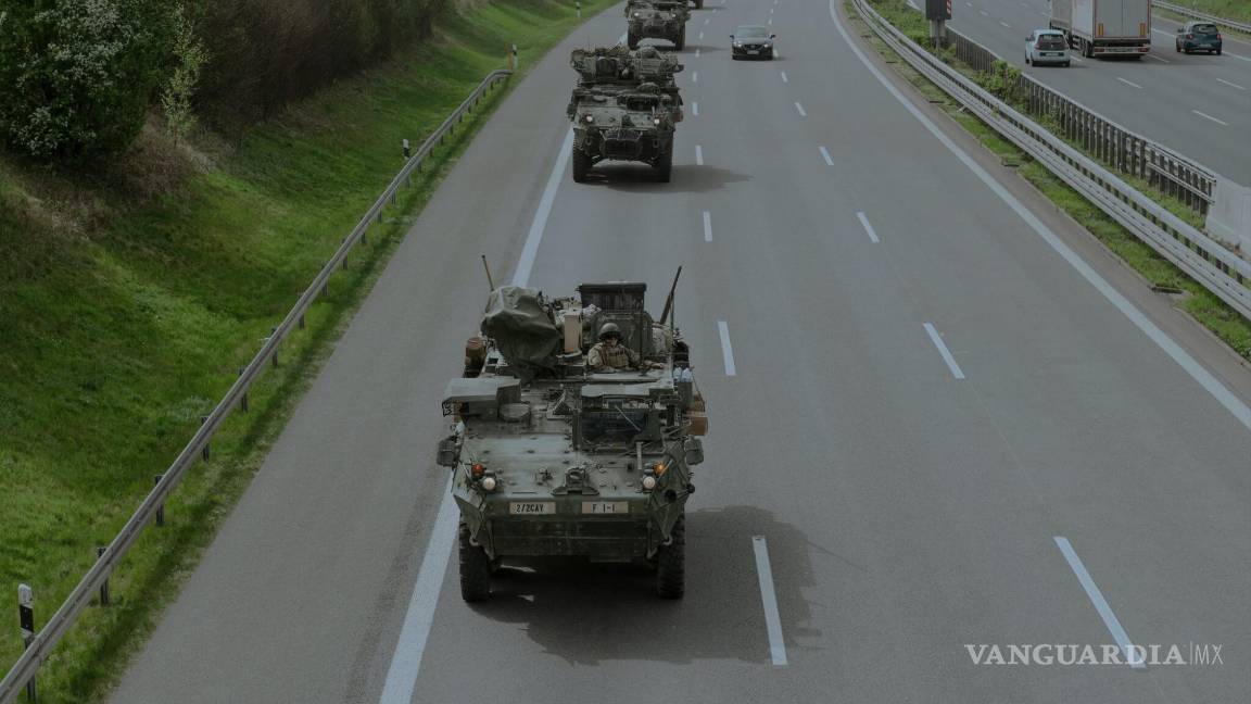 $!Un convoy de vehículos militares, parte de un ejercicio de la OTAN, viajando de Alemania a Polonia.