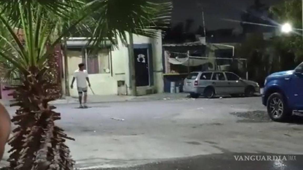 $!Imágenes captadas durante la noche de Halloween muestran a jóvenes involucrados en riñas entre pandillas en Saltillo.