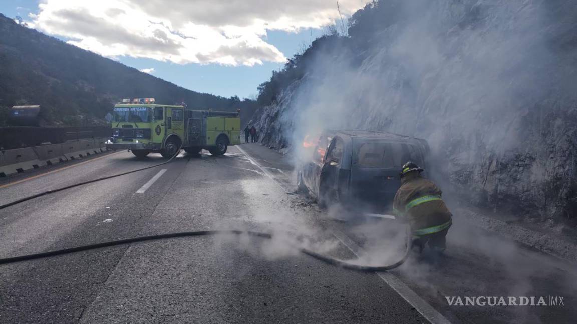 Incendio de camioneta interrumpe el viaje de familia tamaulipeca en Los Chorros