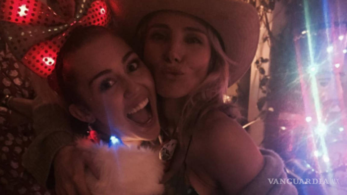 Miley Cyrus y Elsa Pataky celebran juntas la Navidad