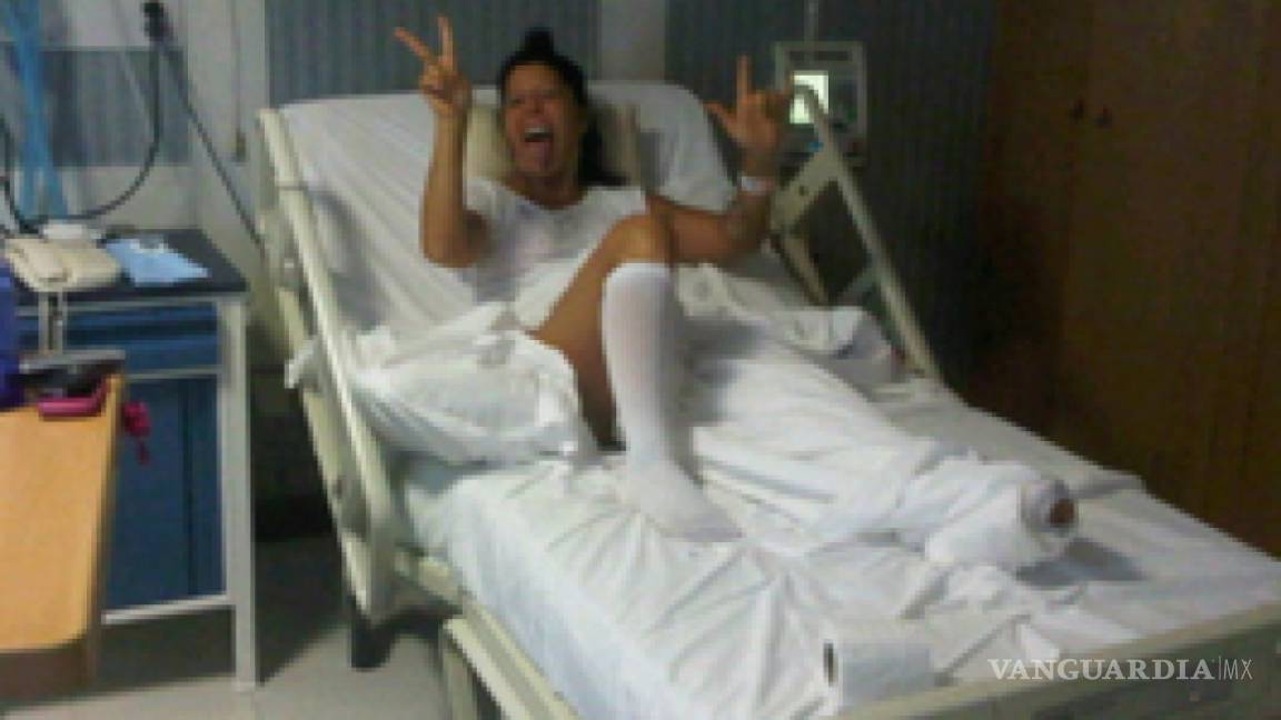 Alejandra Guzmán muestra sus prótesis en la cadera