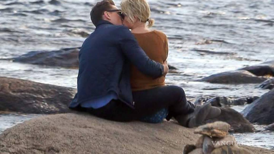 Taylor Swift olvida a Harris y se besa con el hermano de Thor (Fotos)