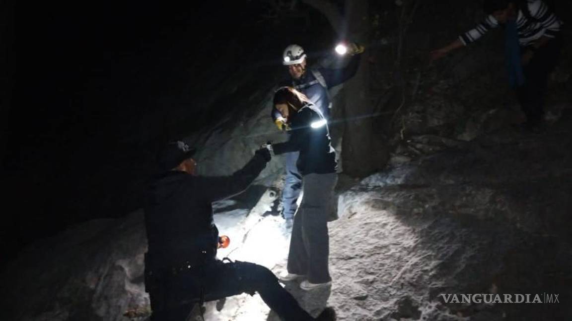 $!Estrategia de búsqueda organizada y llevada a cabo por personal de rescate, logrando ubicar y ayudar a descender a Sergio y Ximena.