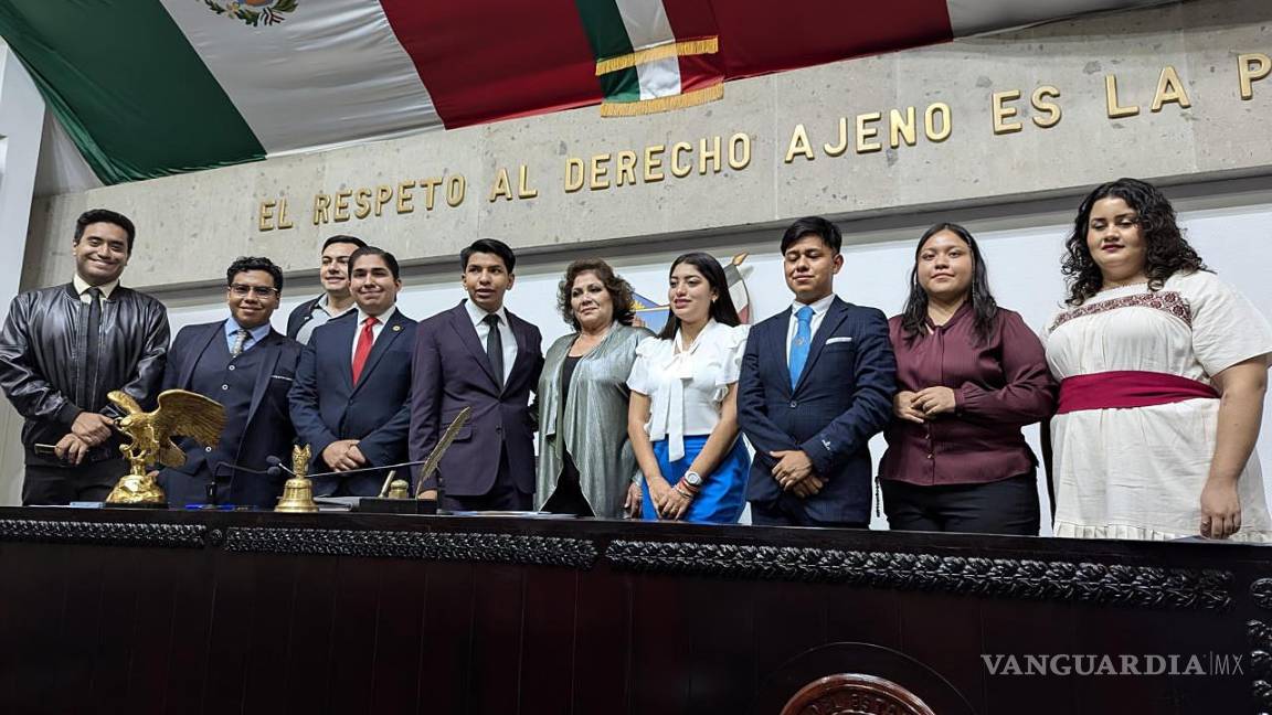 Participan alumnos de la UAdeC en Simulador del Poder Legislativo celebrado en Pachuca, Hidalgo