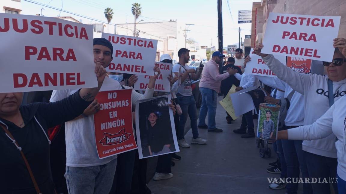 Marchan por Daniel en Monclova, joven quemado en explosión de Danny’s restaurante