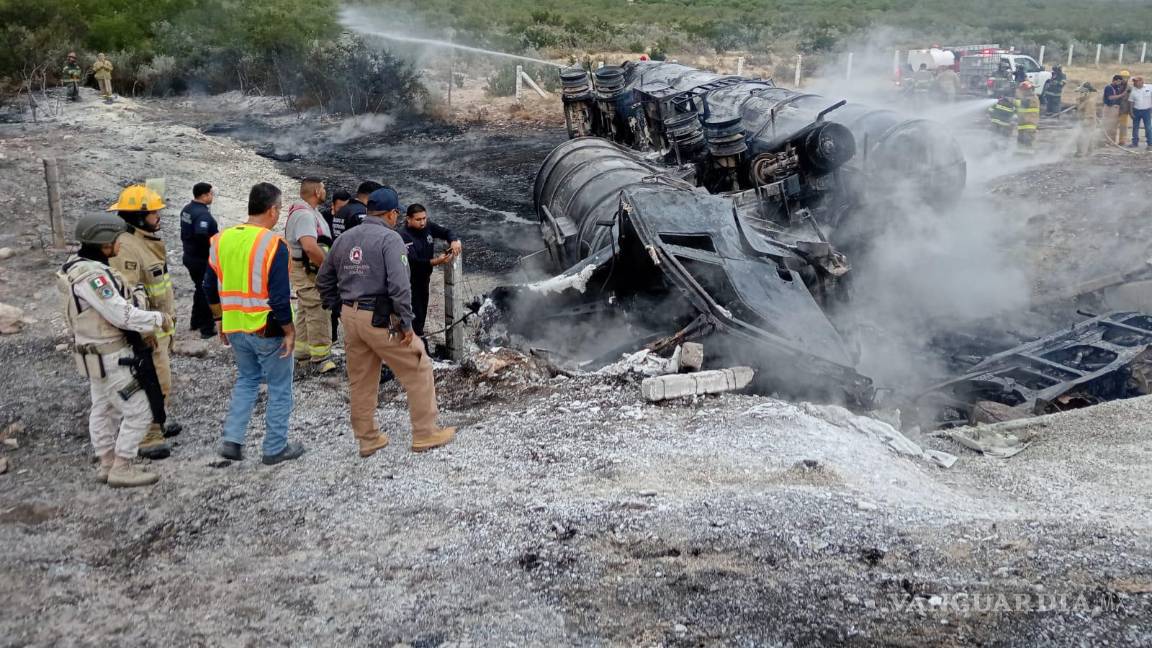 $!Se desplegaron unidades de bomberos, ambulancias y vehículos de respuesta rápida para controlar el siniestro.