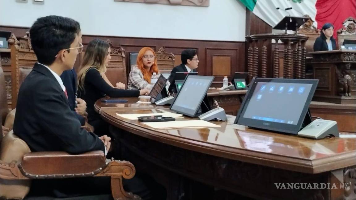 Estudiantes de Derecho de la UAdeC realizan ‘Simulador Legislativo’ en Saltillo