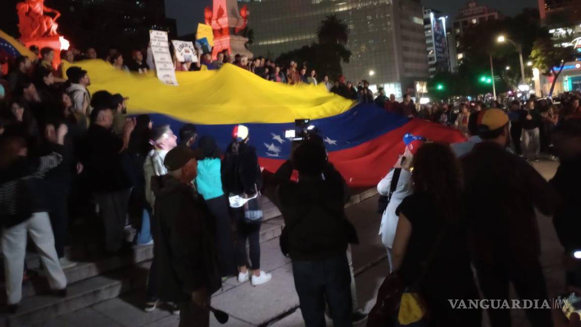 Tras elecciones de Venezuela, ciudadanos protestan en el Ángel de la Independencia, en CDMX