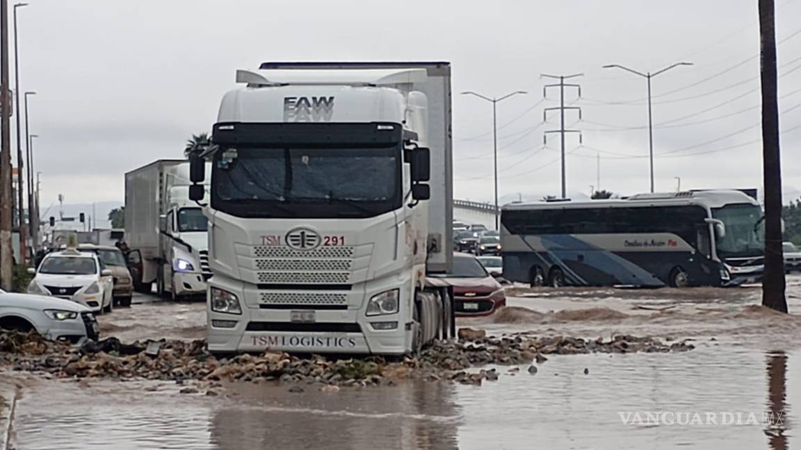 $!Saltillo bajo el agua: Gobierno Municipal activa operativos de emergencia para atender daños