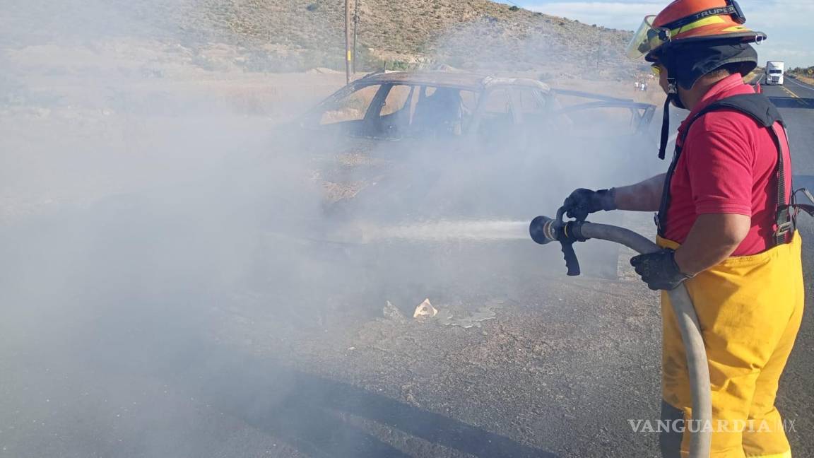 Pesadilla en la carretera: Sobreviven a incendio sobre la Saltillo-Monclova