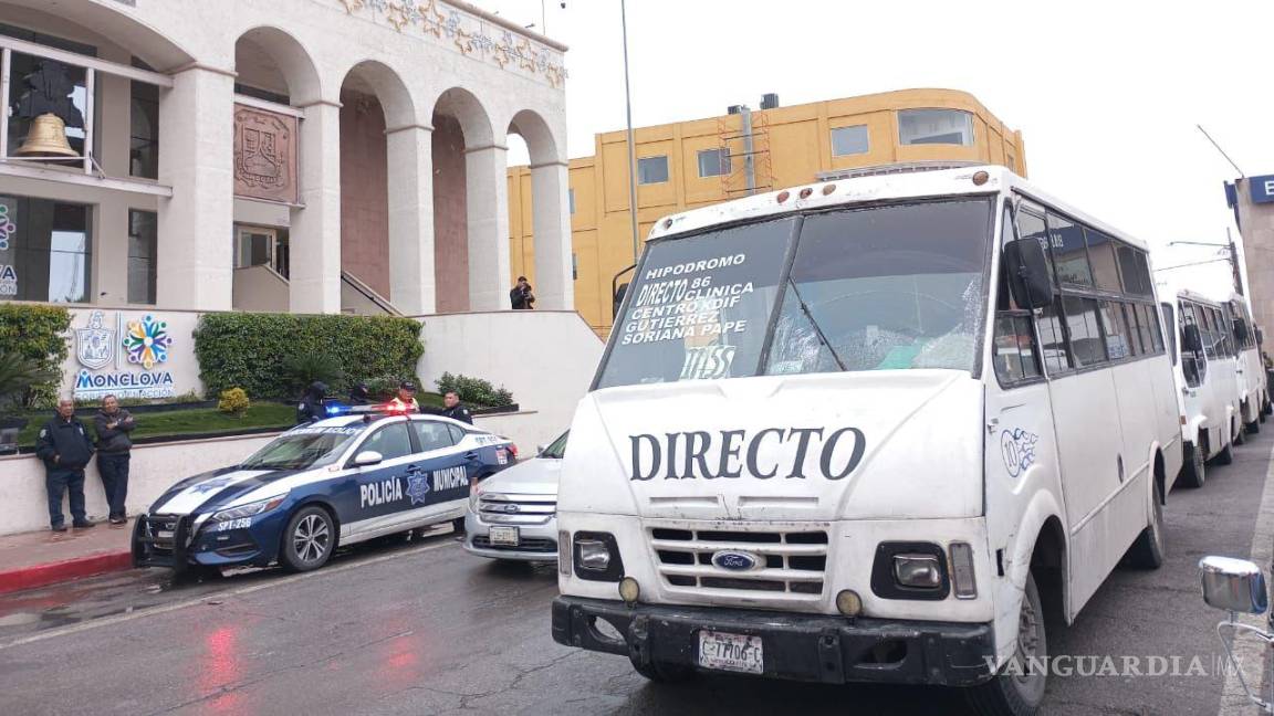 $!Los transportistas amenazaron con ampliar la ocupación de la calle, para colapsar el tráfico.