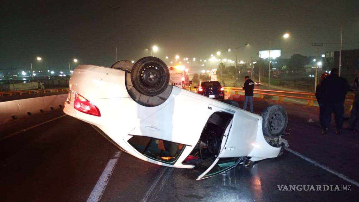 Vuelca su auto tras salir de una posada en Ramos Arizpe