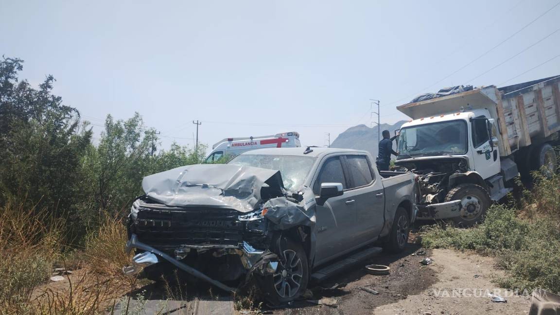 No toma precaución en maniobra y provoca accidente en Ramos Arizpe; cinco resultan lesionados