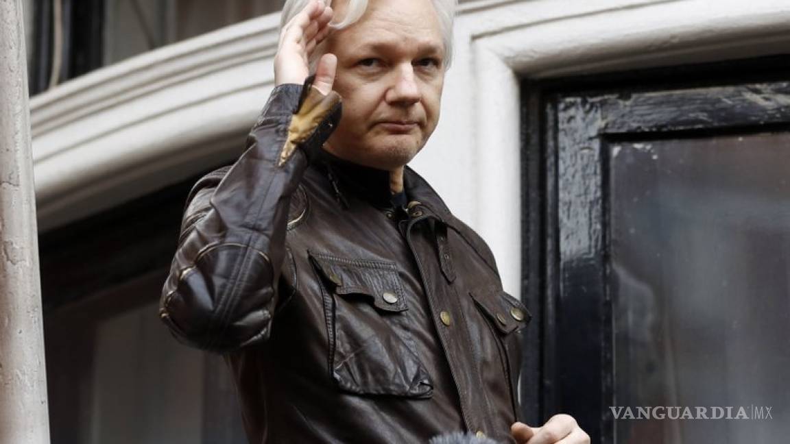 Senado de EU cita a Assange a declarar sobre injerencia rusa