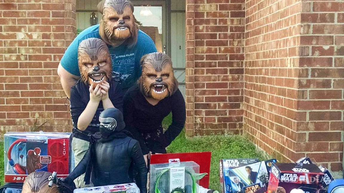 Los hijos de la Chewbacca más feliz de Facebook también consiguen su máscara