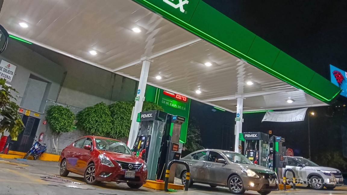 Urge Claudia Sheinbaum a gasolineros a topar precio de combustibles