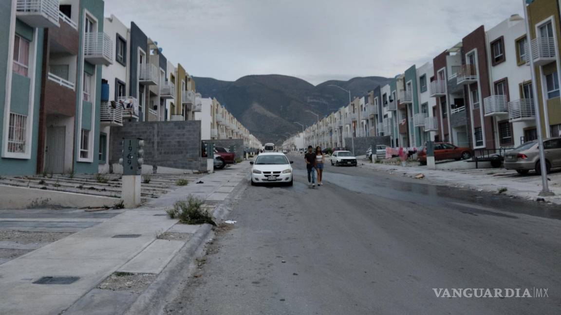 $!Residentes se quejan del ruido constante de motocicletas que circulan día y noche por la colonia Prados de San José.