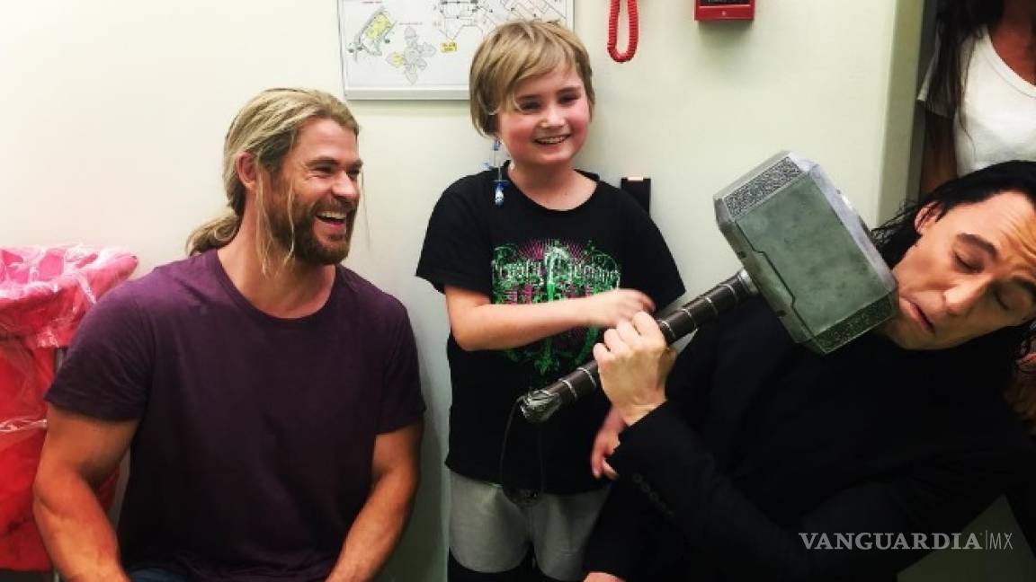 Thor y Loki visitan hospital infantil