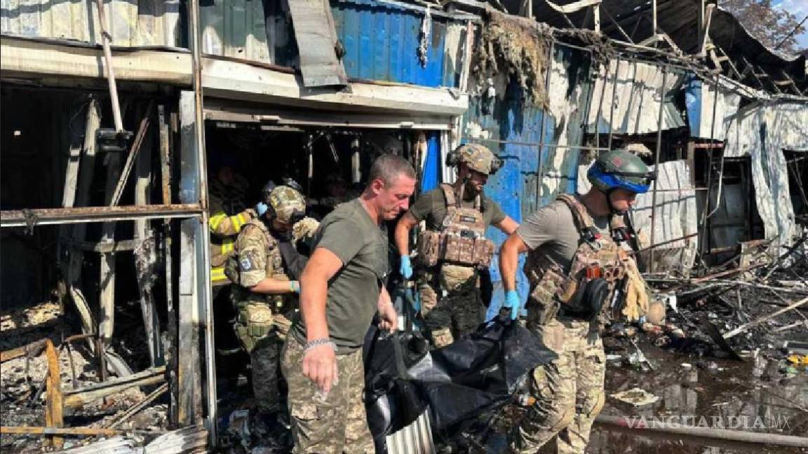 Bombardean rusos mercado en el este de Ucrania y fallecen 16 personas