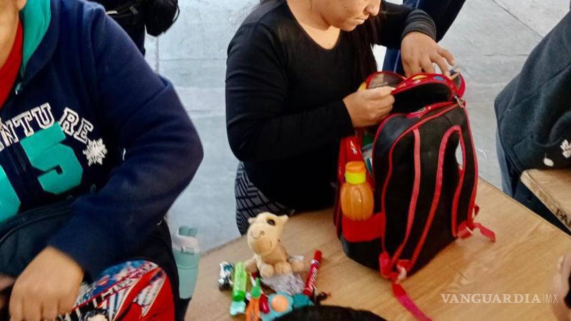 $!Personal docente y padres de familia brindaron su apoyo para la realización del operativo preventivo.