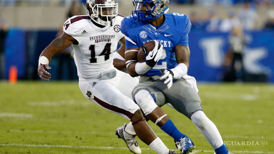 $!Multan a elementos de equipo de futbol americano en Estados Unidos por jugar con los Foo Fighters