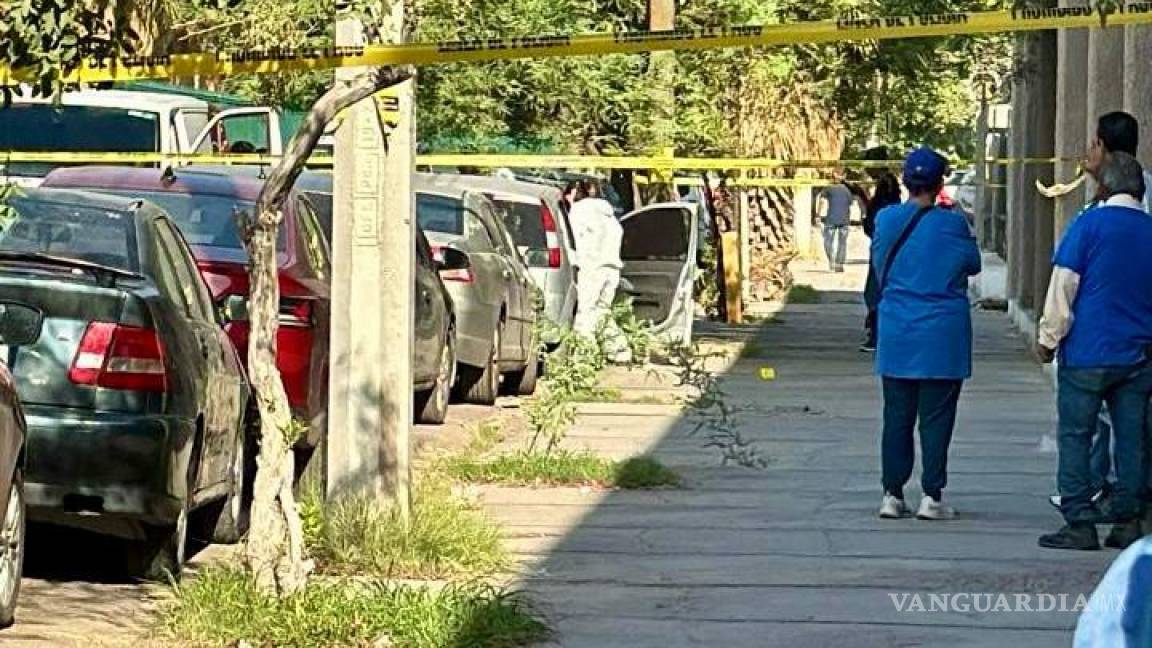 Encuentran a un hombre en estado de putrefacción dentro de un auto en Torreón; había sido reportado como desaparecido