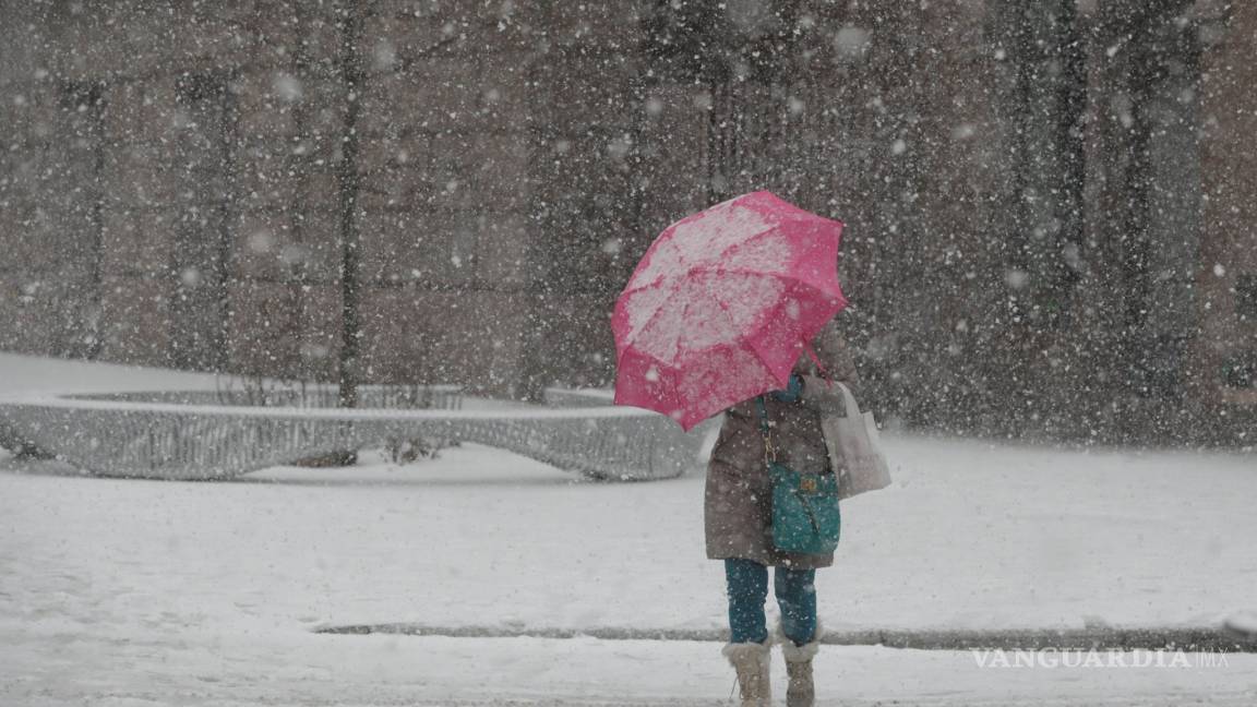 Inicia la primavera en Nueva York con tormenta de nieve que obliga a cancelar vuelos