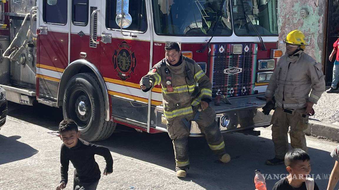 Quema de basura al poniente de Saltillo acaba con tejabán y temen por conejos de propietaria