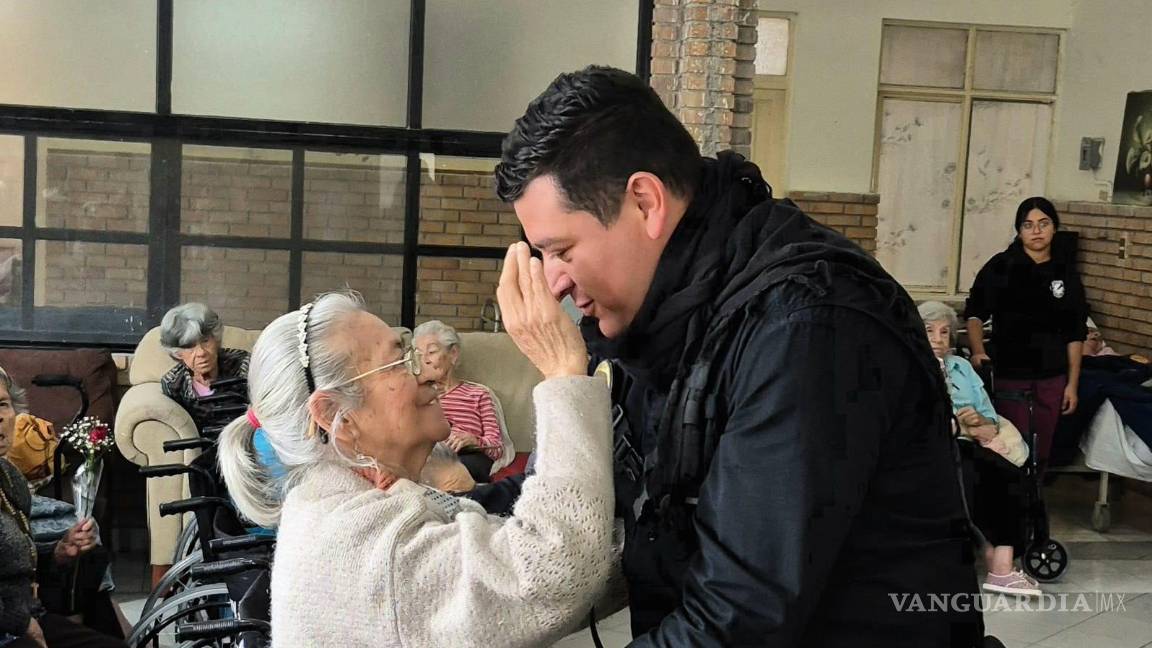 $!En coordinación con SEDENA y Guardia Nacional, la Comisaría de Seguridad llevó música y alimentos a residentes de casas hogar en Saltillo.