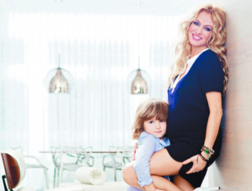 Paulina Rubio da a luz a su segundo hijo