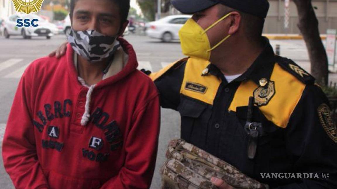 Policía encontró mochila con 30 mil pesos y la devuelve; eran para comprar oxígeno