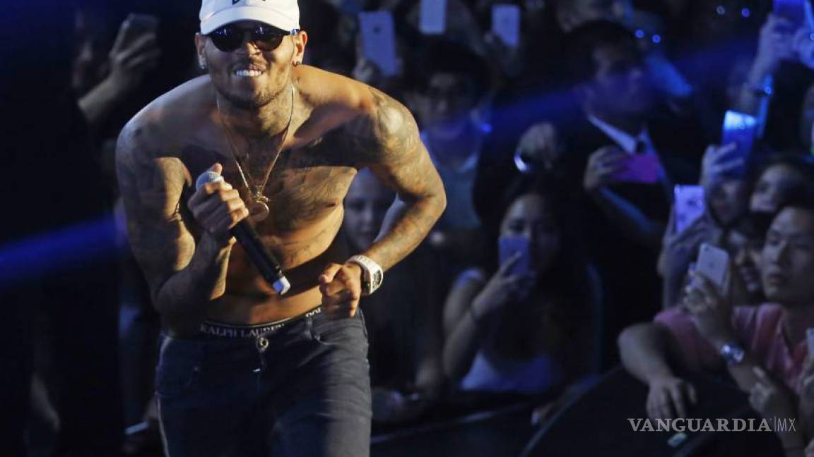Australia podría negar la entrada a Chris Brown