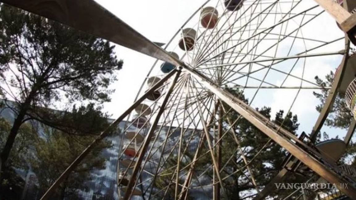 $!Joven queda en silla de ruedas tras caer de juego en Six Flags y no lo admiten en colegios de Monclova