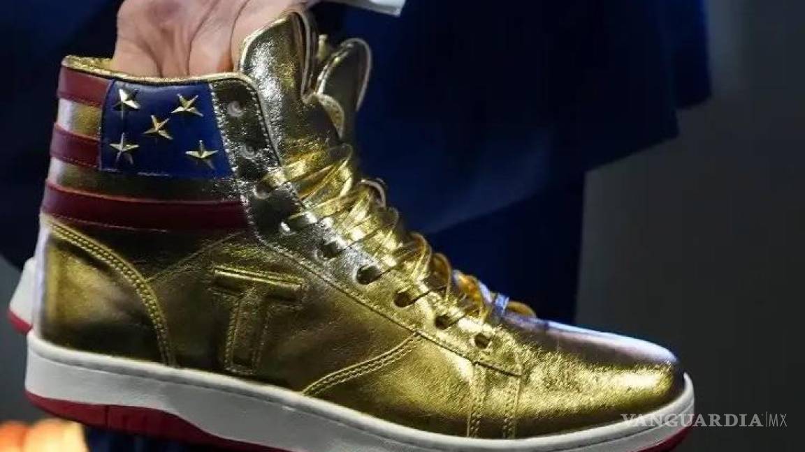 Trump lanzó sus ‘sneakers’ y cada par cuesta $400 dólares, ¿juntando para las multas?