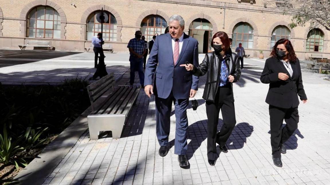 $!El alcalde de Saltillo, José María Fraustro Siller, resaltó el trabajo del Archivo Municipal.