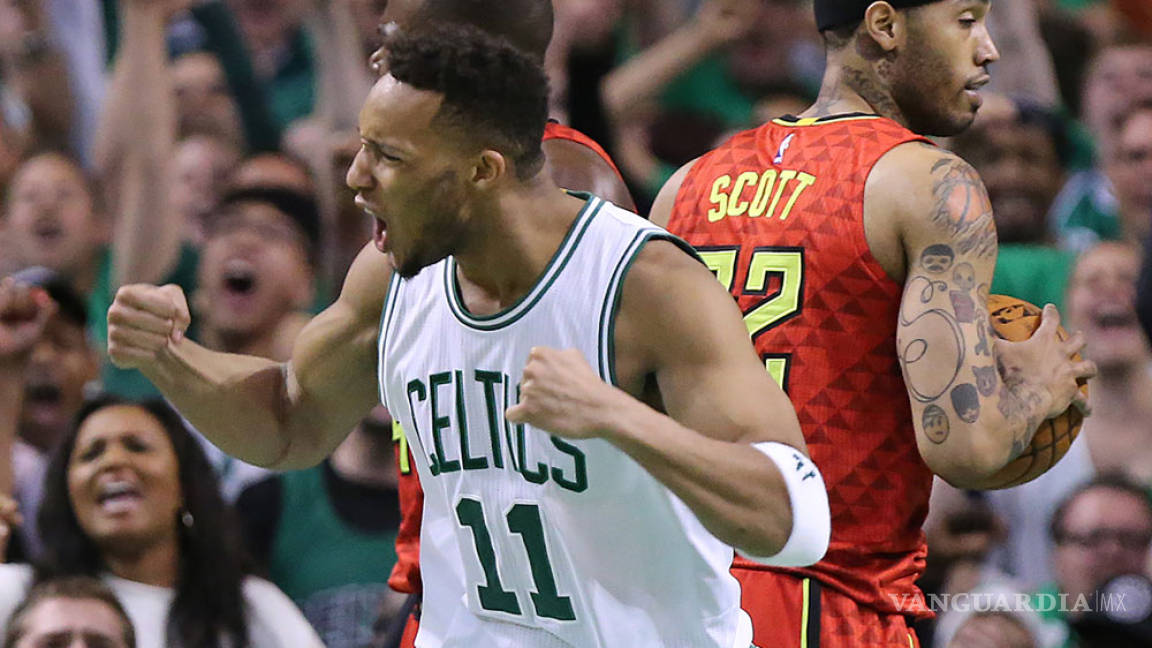 Celtics ganan en prórroga y empatan serie ante Halcones