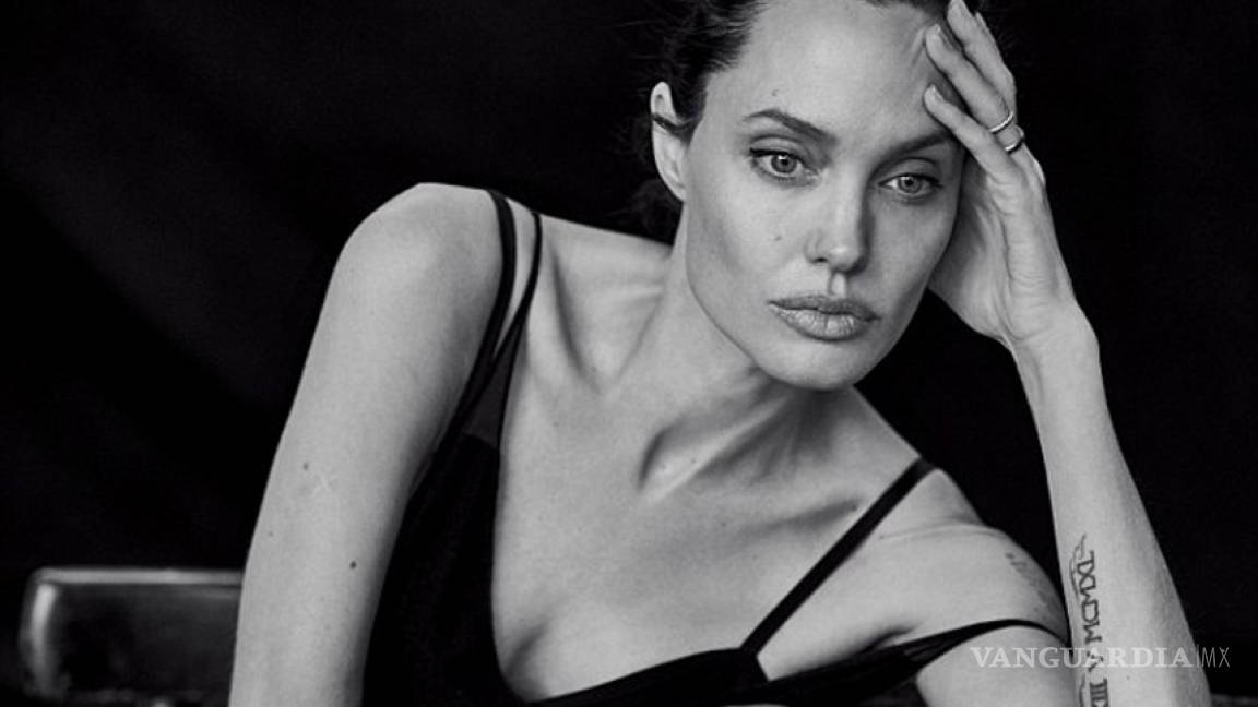 Angelina Jolie se muestra al natural