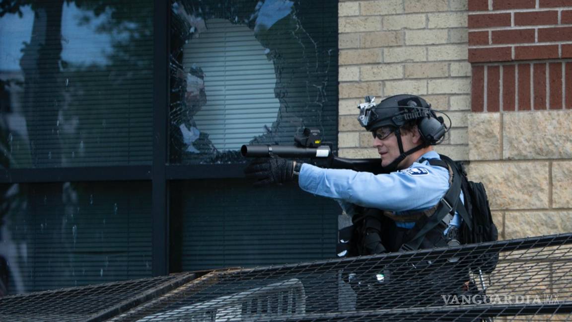$!Violentas protestas y saqueos en Minneapolis por la muerte de George Floyd por abuso policial (fotos)