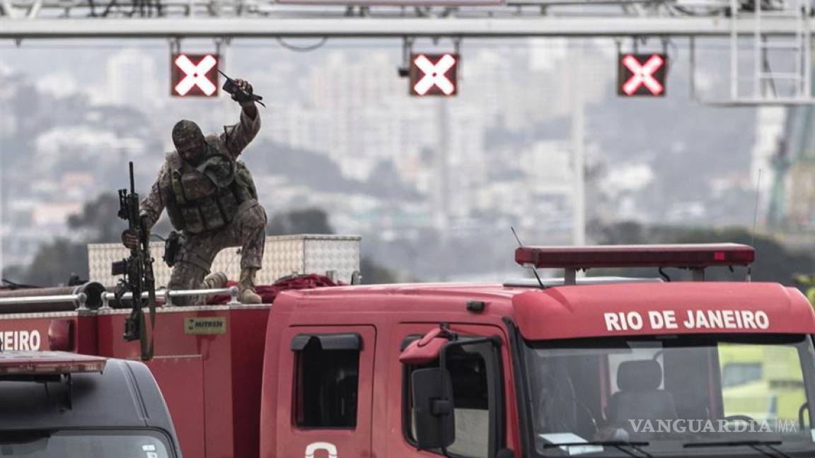 Policía abate al secuestrador y libera a los rehenes de un autobús en Río de Janeiro